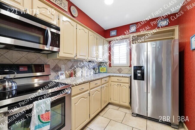 Building Photo - 421 Watts-B5