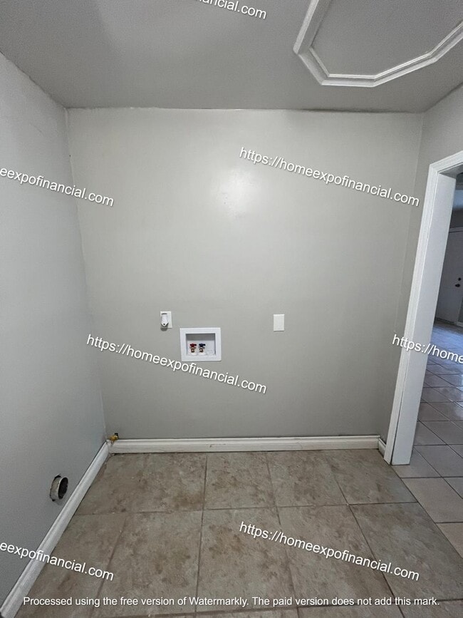 Building Photo - 1221 N Rancho Ave