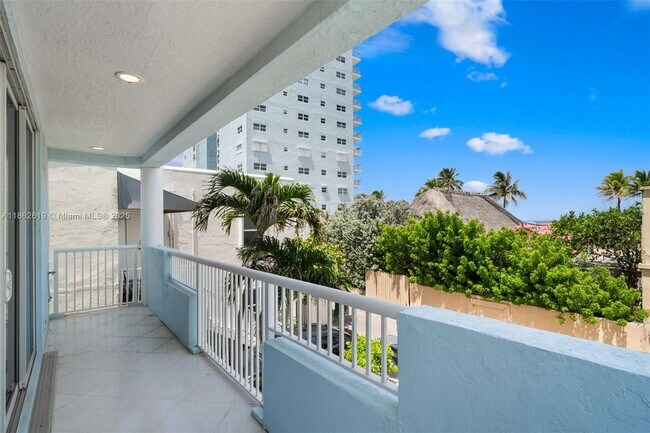 Building Photo - 311 N Surf Rd