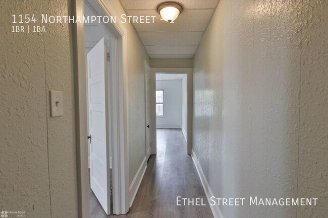 Building Photo - 1154 Northampton St