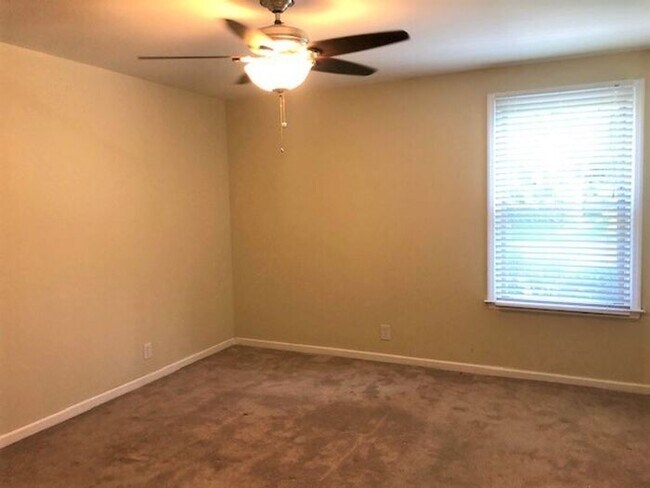 Building Photo - Nice 2 bedroom 2 bath one-level condo