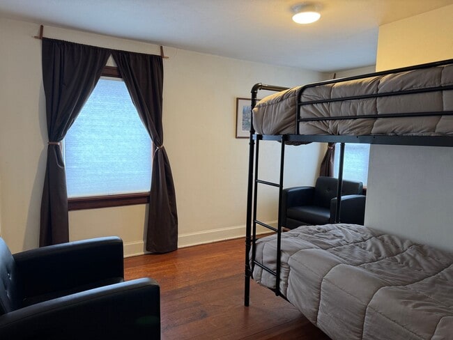 Building Photo - Farmhouse Short Term Partially Furnished (Available now through September)