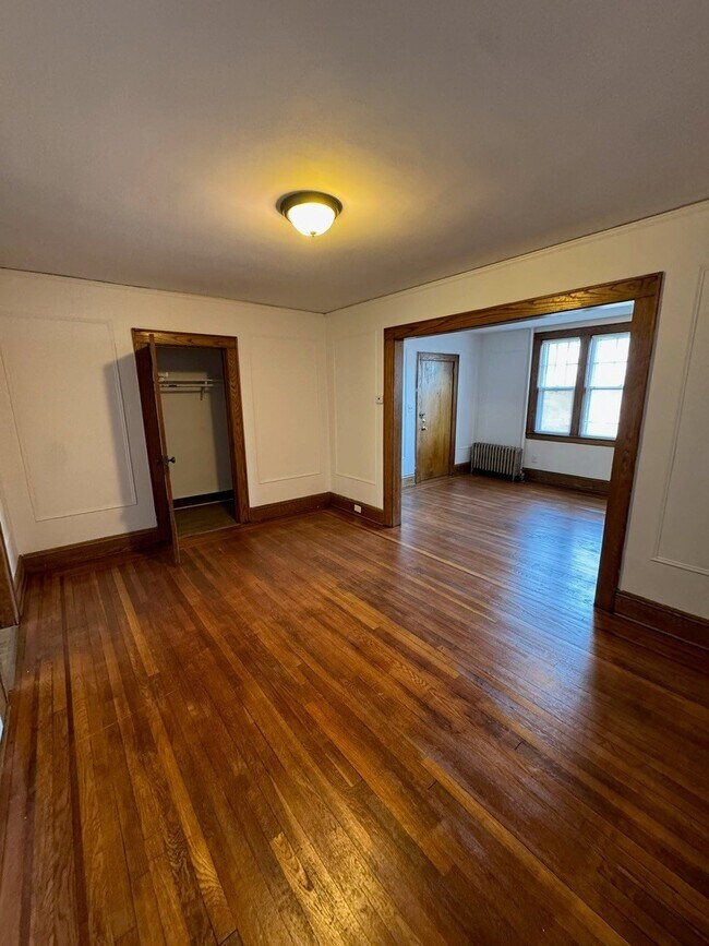 Building Photo - 807 Schuyler Ave