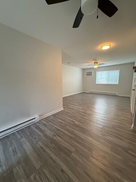 Building Photo - 170 S Waters Edge Dr
