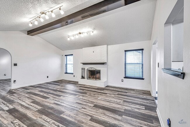 Building Photo - 412 E 89th St