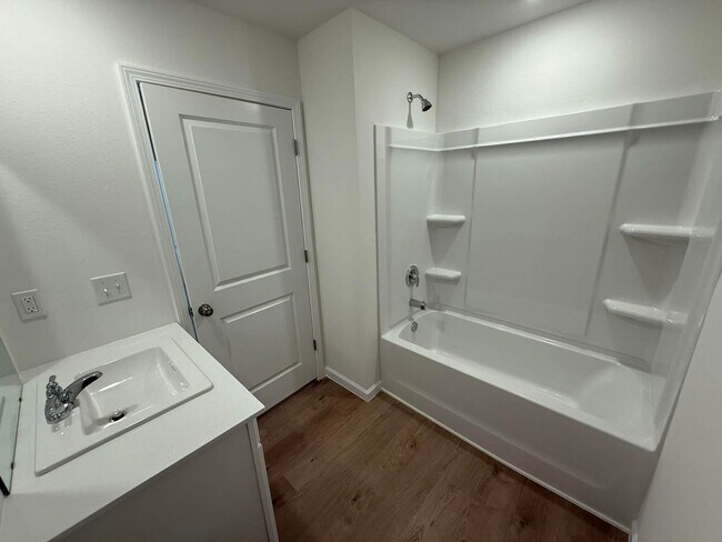 Building Photo - MOVE-IN SPECIAL - LIMITED OFFER!! Four Bedroom/Two Bath - Summerdale