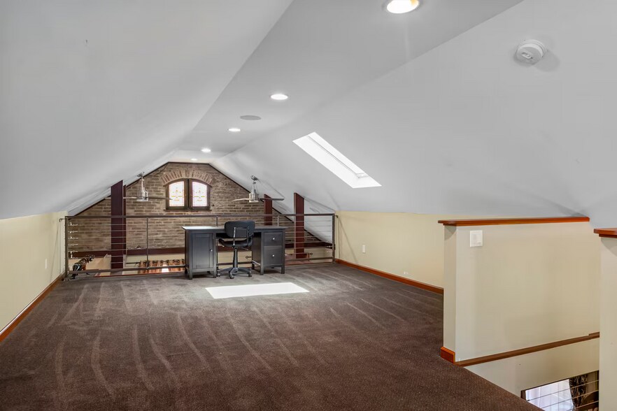 Building Photo - 5638 Botanical Ave