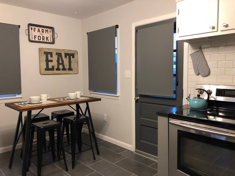 Kitchen - 33 E 9th St