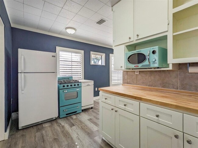 Building Photo - 6504 Lincoln Rd