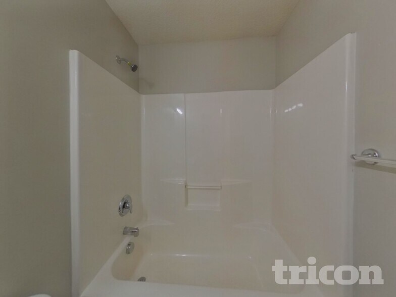 Building Photo - 6 Alderwood Ct