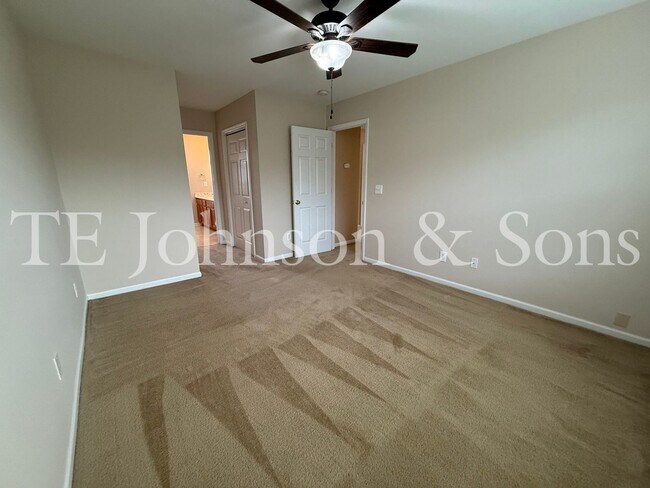 Building Photo - Charming 3-Bedroom Home with Modern Comfor...