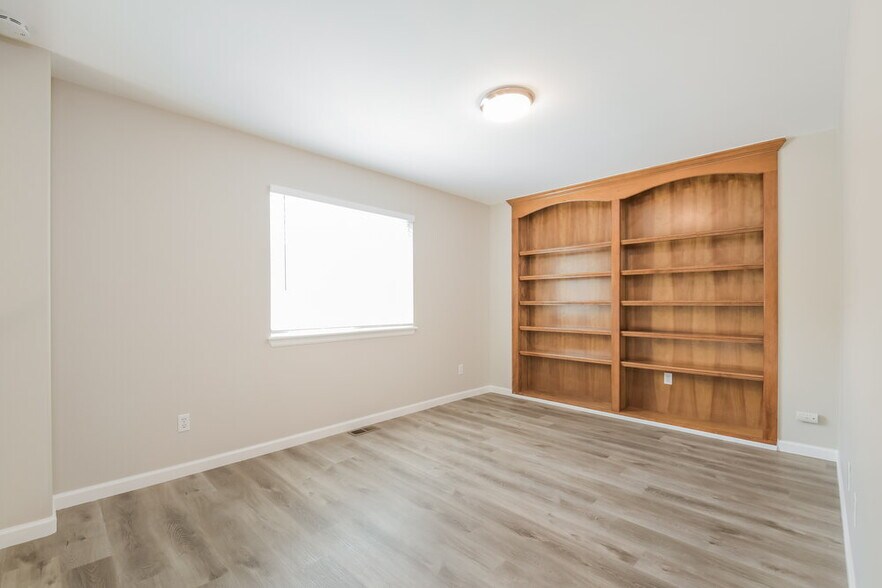 Building Photo - 10523 Holyoke Dr