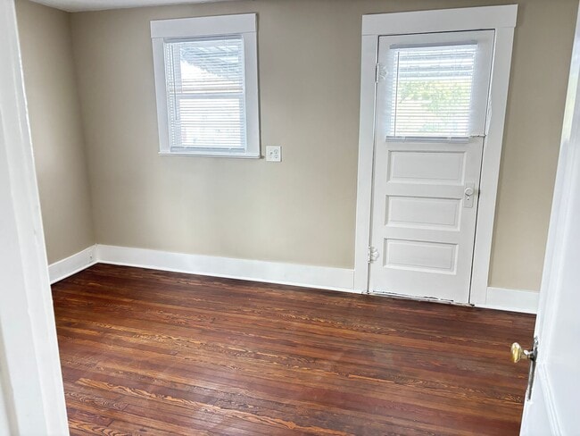 Building Photo - Newly Remodeled 4 Bedroom / 2 Bathroom House in the '07