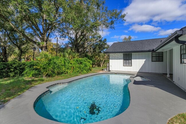 Building Photo - Chic 3-Bed Remodel with Pool in Elite School Zone