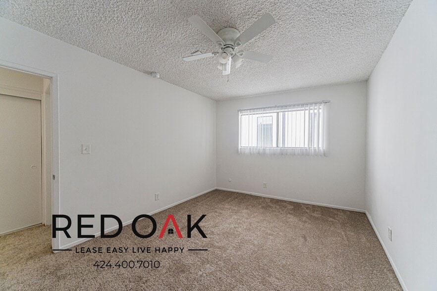 Building Photo - 15000 Moorpark St