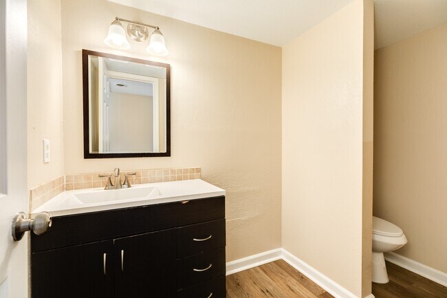 Building Photo - 1920 Back Bay Dr