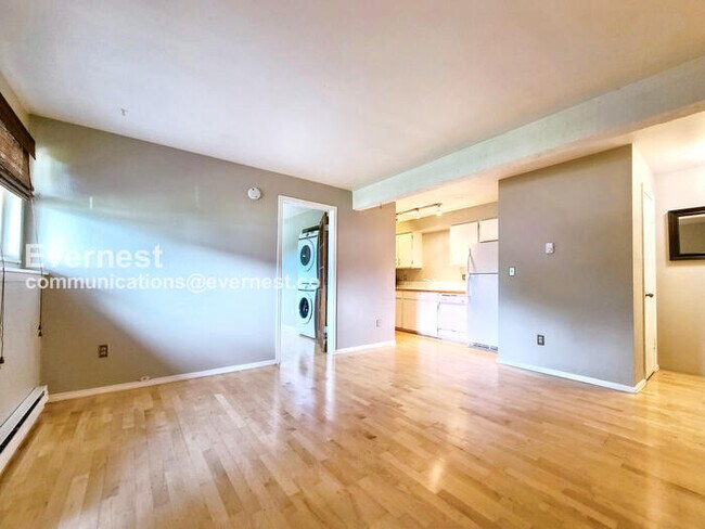 Building Photo - PROMO:  $500 off first month's rent with 1...