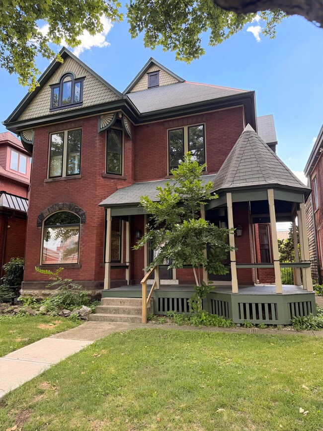 Building Photo - 746 Neil Ave