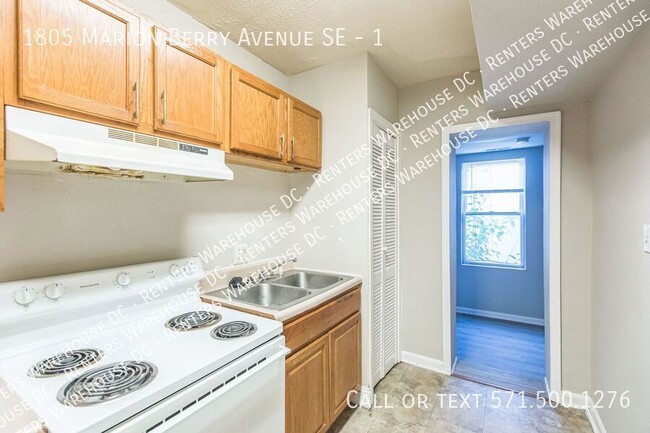 Building Photo - Spacious 1Bd/1Bth + Den apartment – Prime ...