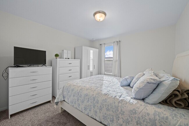 Building Photo - 24239 Golden Fallow Dr