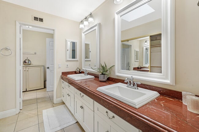 Building Photo - 5845 Topanga Canyon Pl