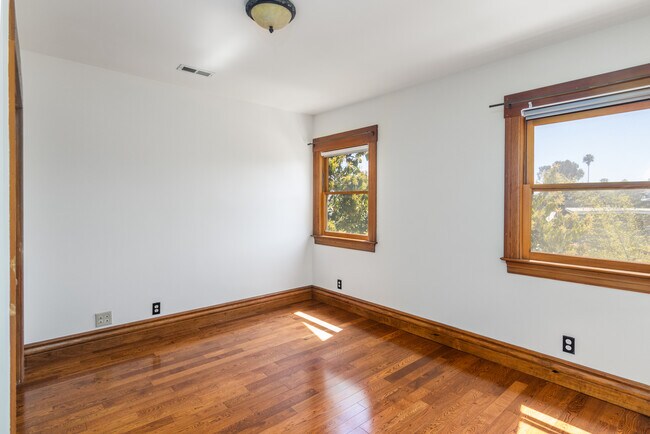 rear bedroom - 847 E Kensington Rd