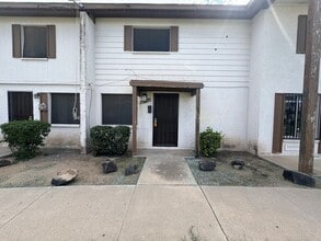 Building Photo - Holiday Gardens 2 Bedroom Townhome