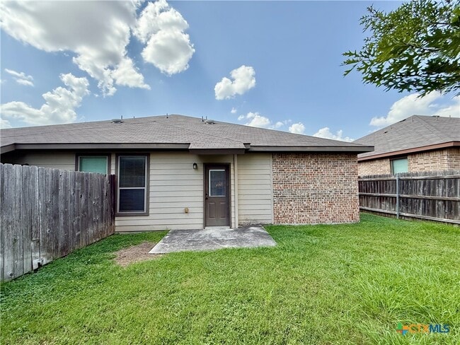 Building Photo - 685 Creekside Cir
