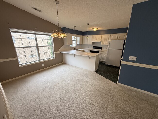 Building Photo - 2804 Mulberry Ln