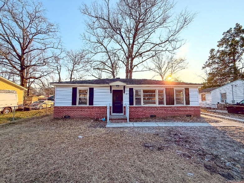Primary Photo - 17 Stratton Dr