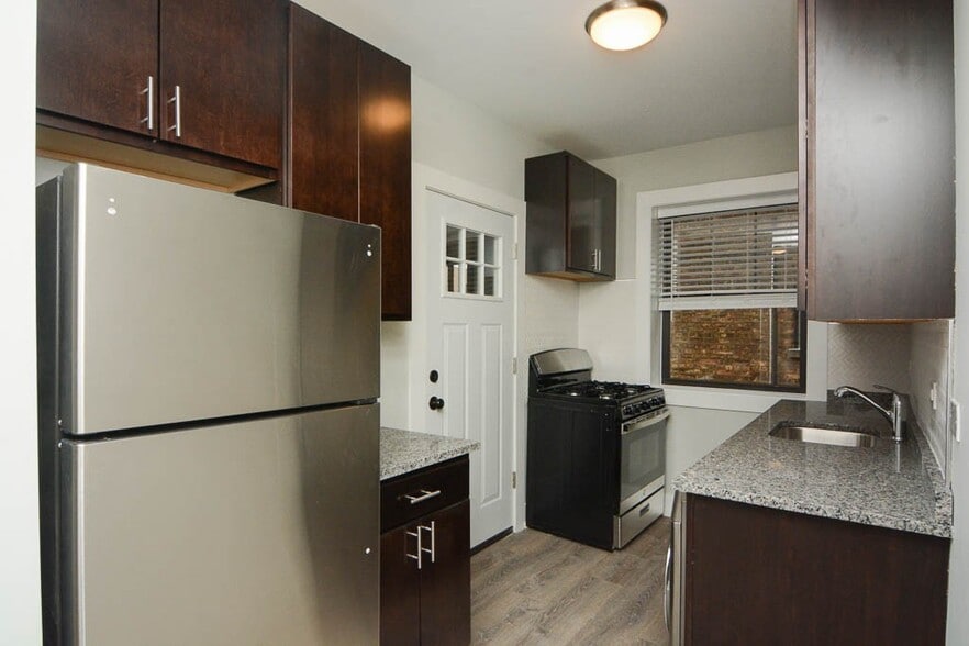 Building Photo - 1133 Maple Ave