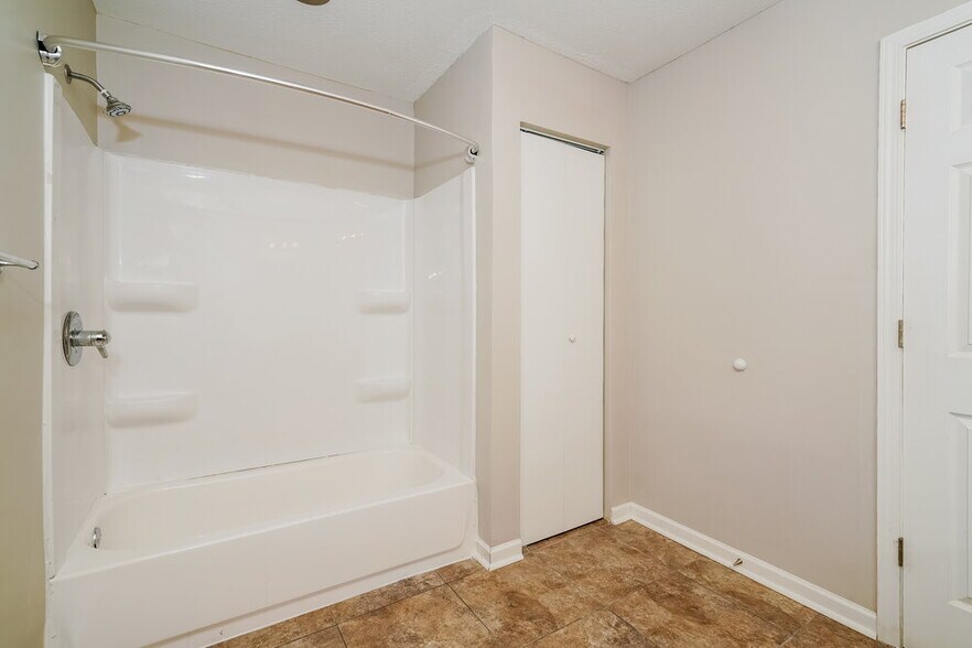 Building Photo - 535 Cahill Ln