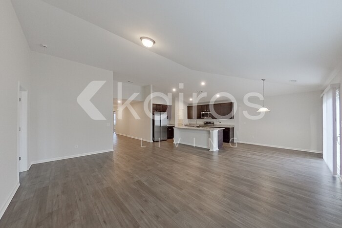 Building Photo - 107 Lord Effingham Wy