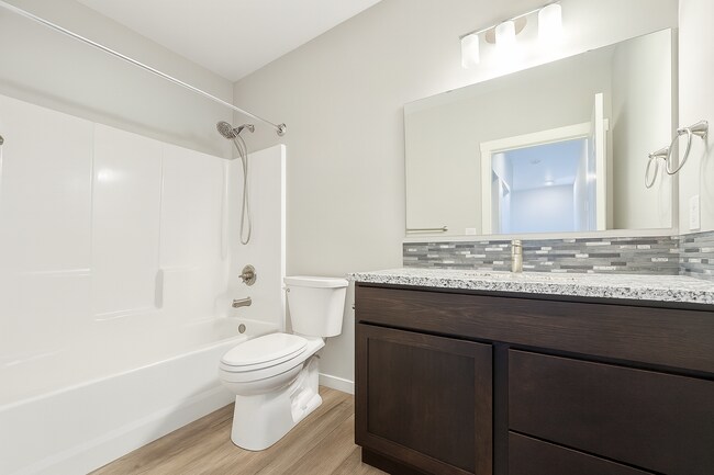 Building Photo - Modern Comfort Meets Convenience