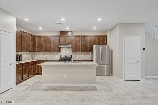 Building Photo - 2409 Bellinzona Pl