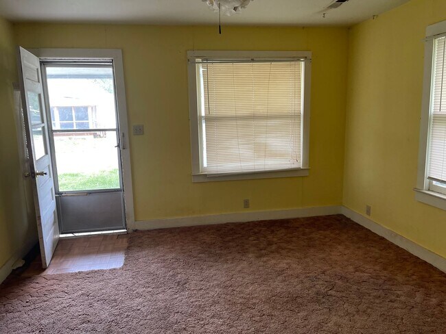 Building Photo - 795 - 2 bed 1 bath - Single Family Home