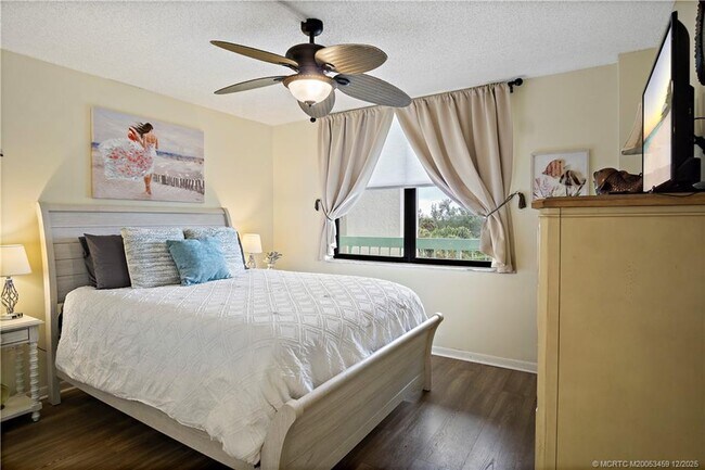 Building Photo - 9940 S Ocean Dr