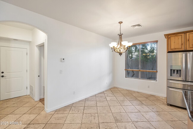 Building Photo - 4302 E Sells Dr