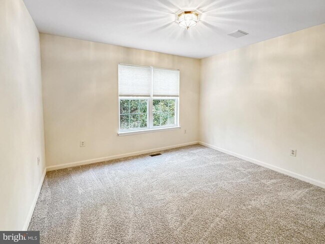 Building Photo - 1546 Northern Neck Dr