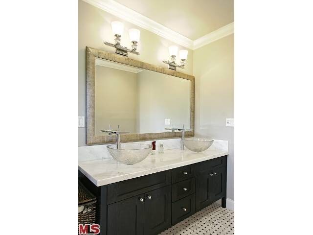 Building Photo - 2001 Coldwater Canyon Dr