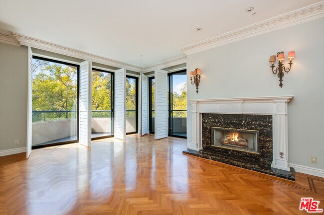 Building Photo - 450 N Maple Dr