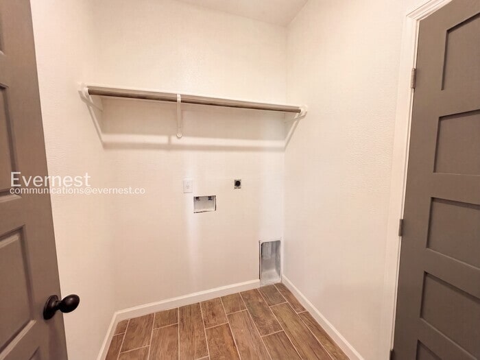 Building Photo - 705 Freedom Cir