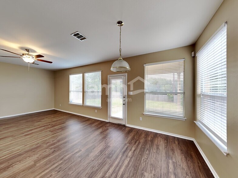 Building Photo - 1817 Melissa Oaks Ln
