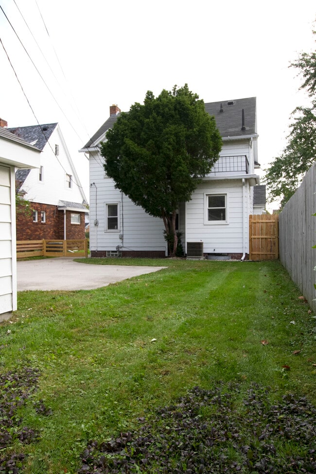 Building Photo - 3633 Elmhurst Rd