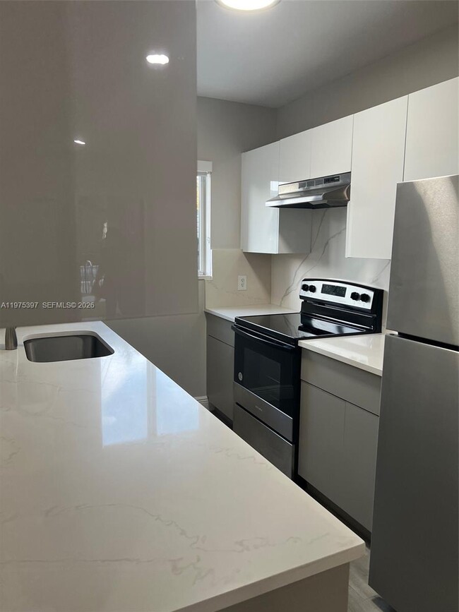 Building Photo - 1901 Johnson St