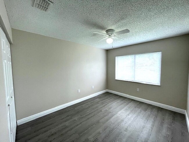 Building Photo - Welcome home to this charming 2-bedroom, 2...