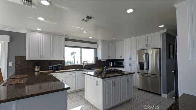 Building Photo - 7380 Live Oak Dr