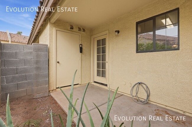 Building Photo - 455 S Mesa Dr