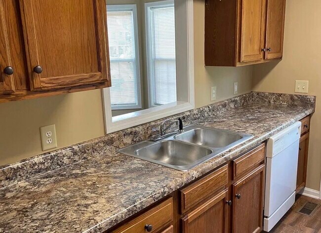 Building Photo - 928 Nottingham Dr