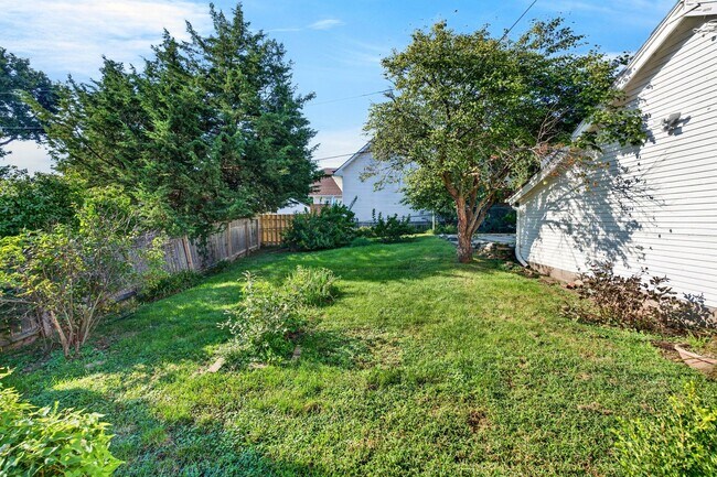 Building Photo - 4417 Poppleton Ave